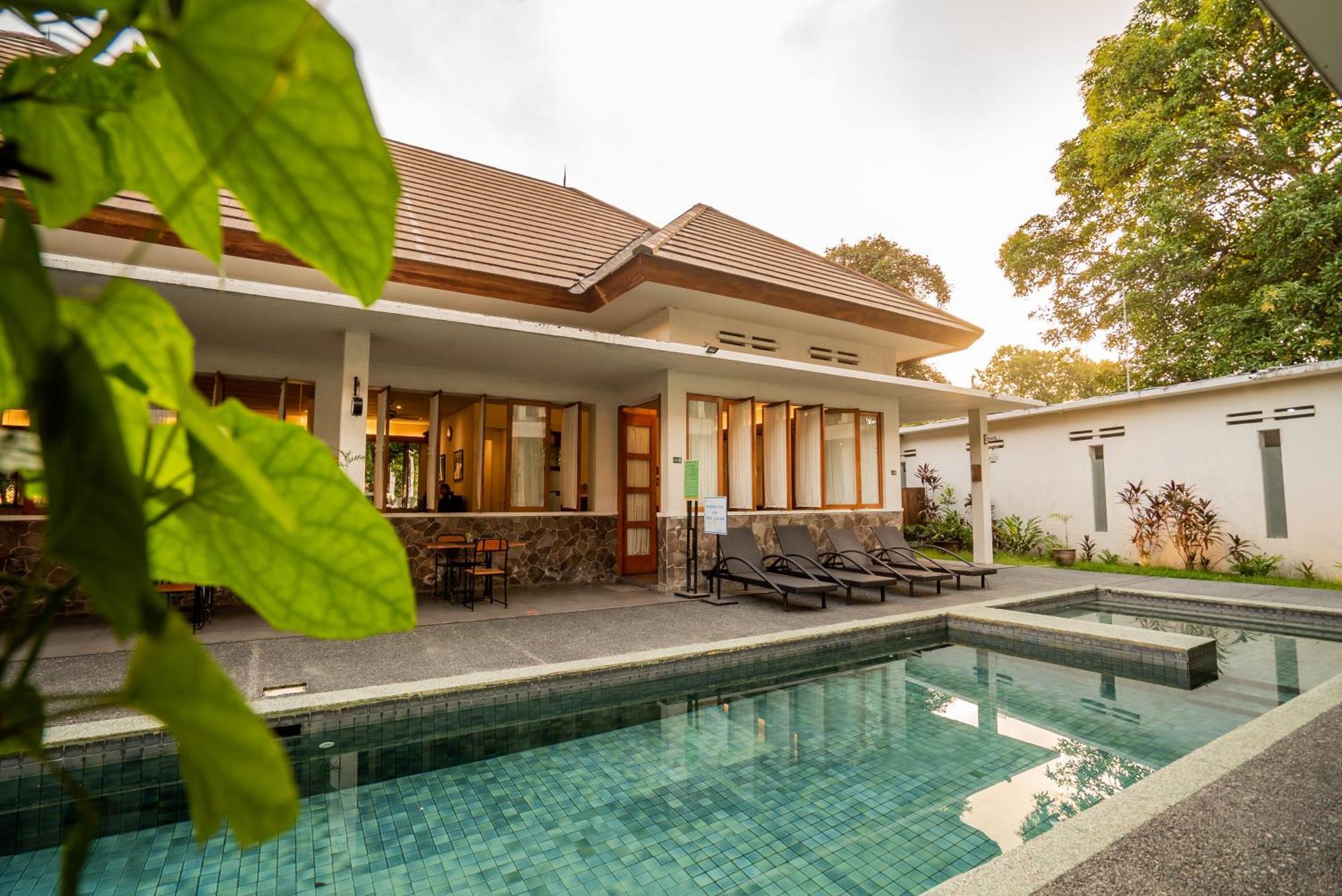 Hotel Blambangan Banyuwangi  Exterior photo