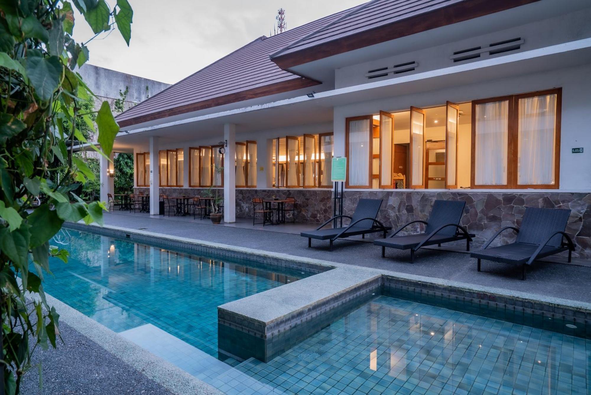 Hotel Blambangan Banyuwangi  Exterior photo