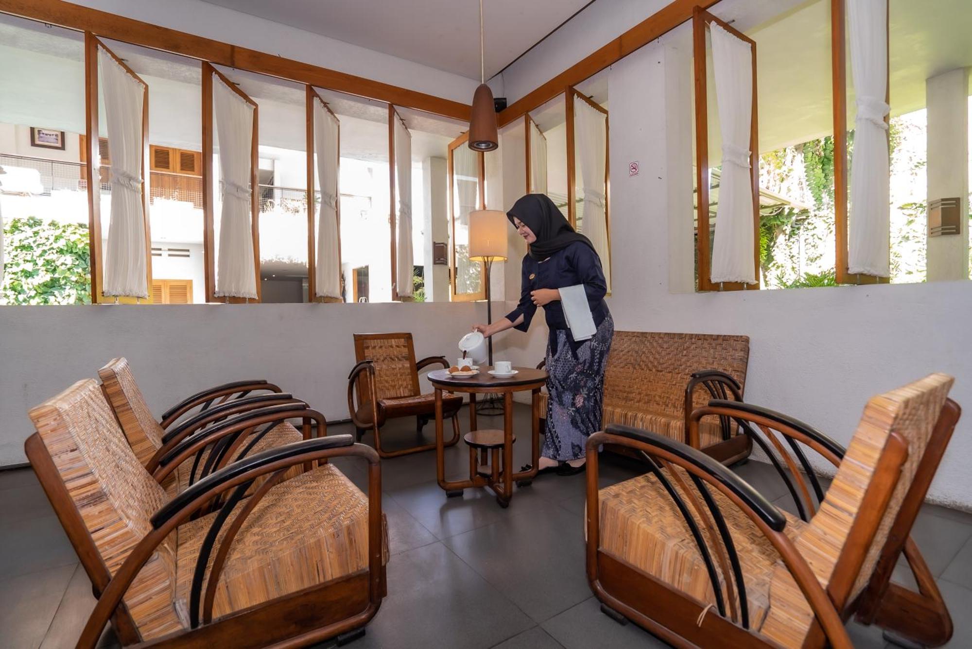 Hotel Blambangan Banyuwangi  Exterior photo