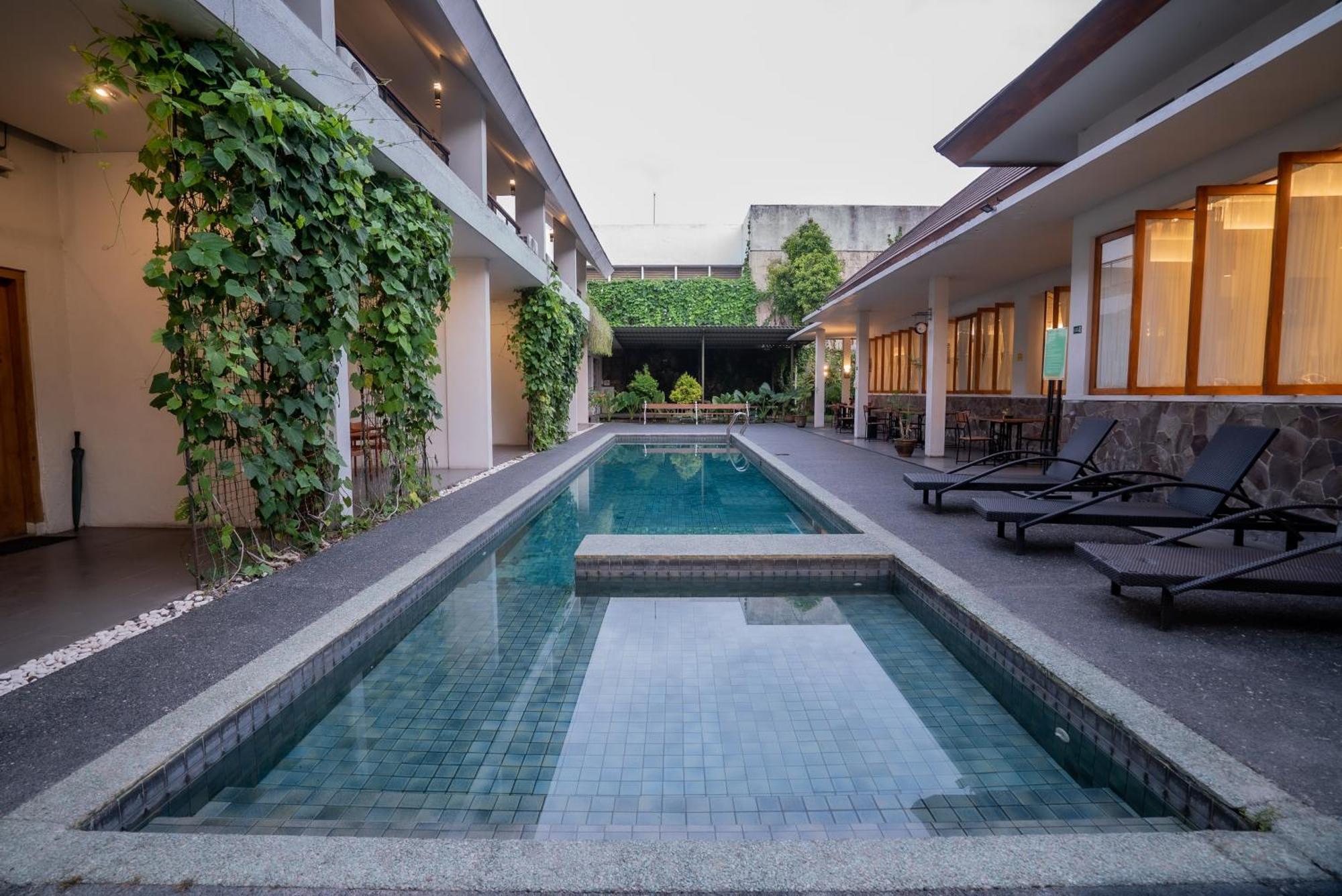 Hotel Blambangan Banyuwangi  Exterior photo