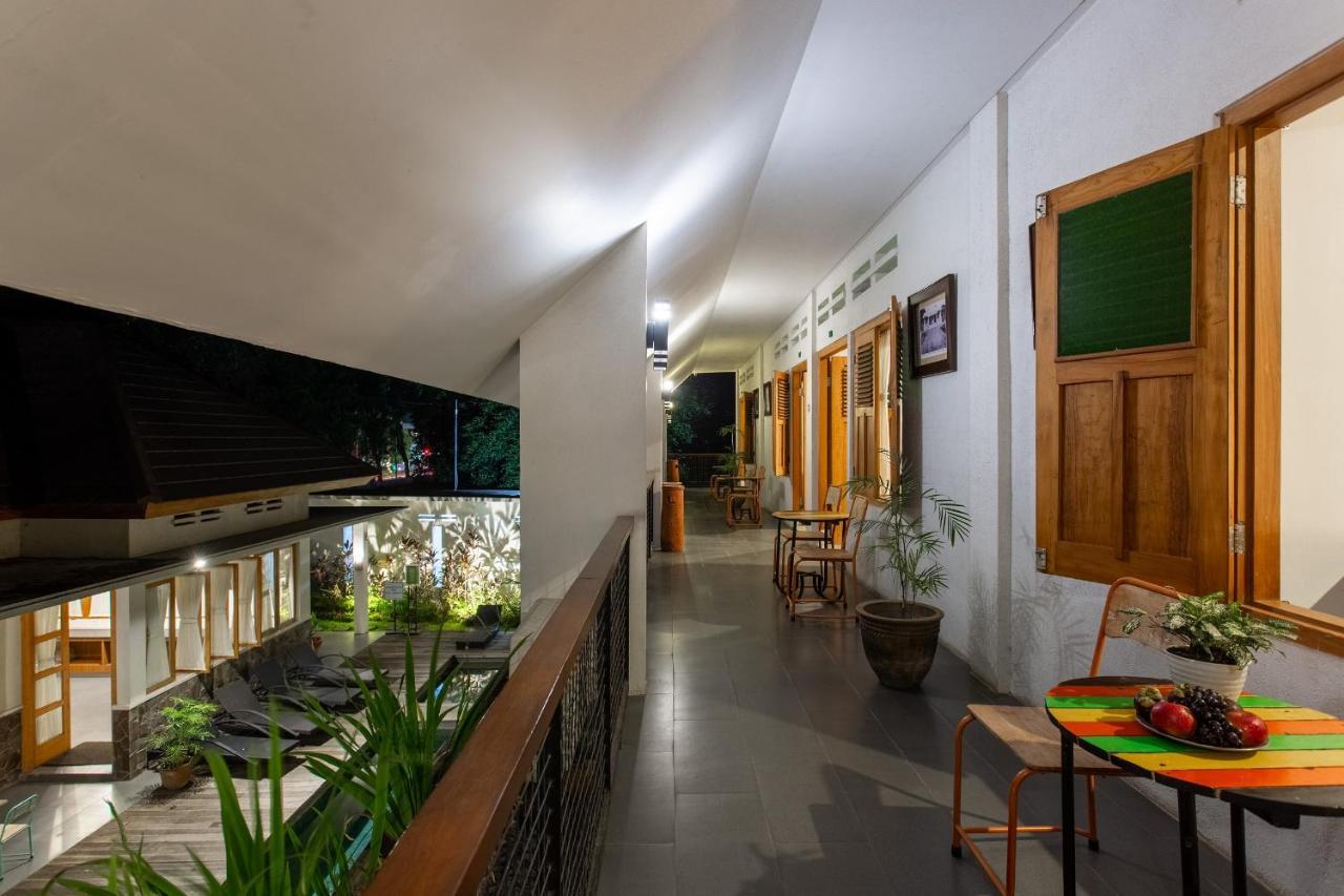 Hotel Blambangan Banyuwangi  Exterior photo